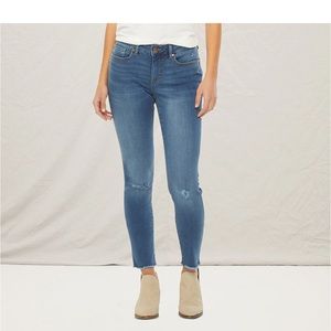 Women’s Mid-Rise Ripped Skinny Jeans